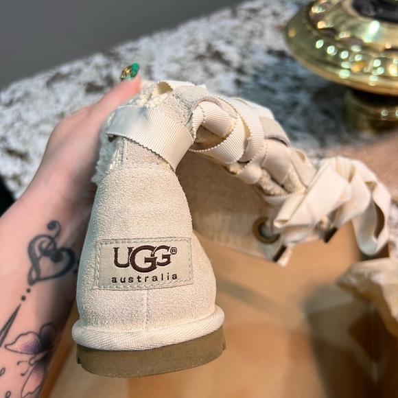 Lace up Uggs - Picture 2 of 3